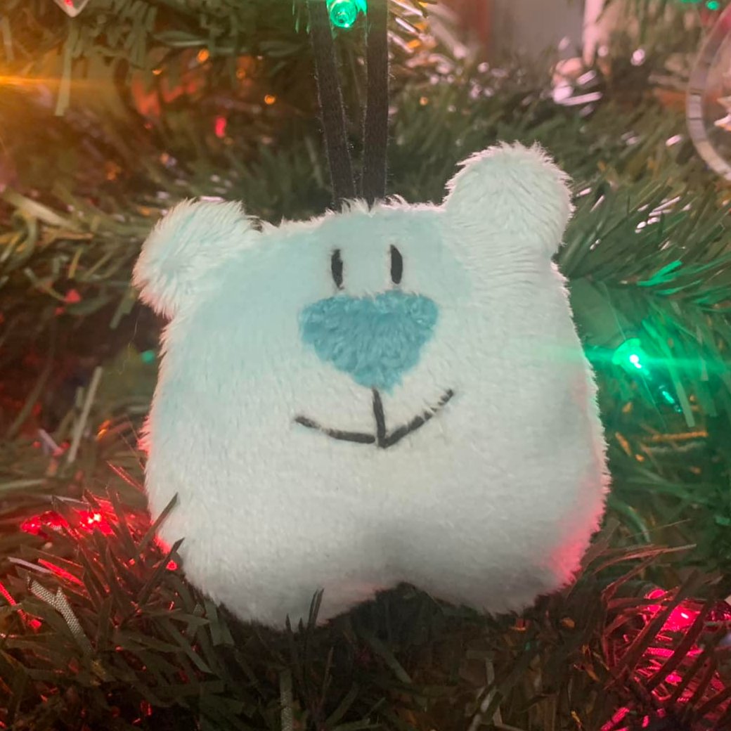 A cute bear Christmas ornament hanging on a tree, crafted using the Petit Loulou DIY sewing kit for Christmas. A perfect handmade addition to holiday decor, made with love and creativity.