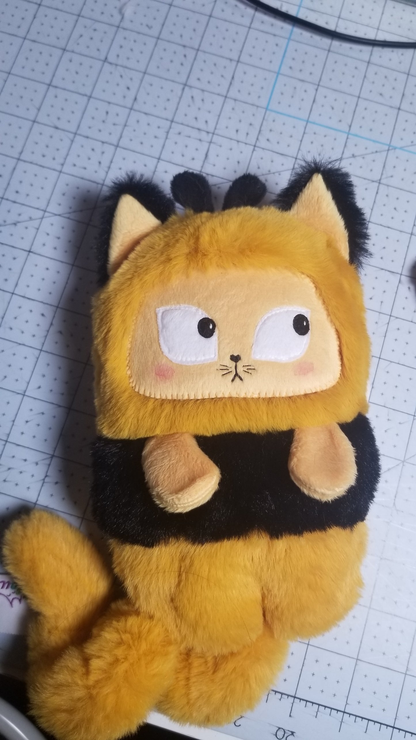 1 plush toy Bee Kitty Look up - Reserved