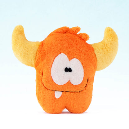Projet couture débutant : peluche monstre orange réalisée avec le kit Petit Loulou