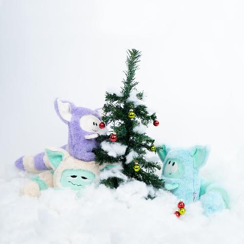 3 lemurelfs decorating a christmas tree