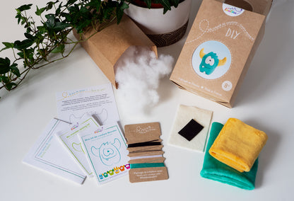 Contenu du kit de couture DIY monstre en peluiche pour enfant avec tissus, fil et patron, fabriqué en France par Petit Loulou
